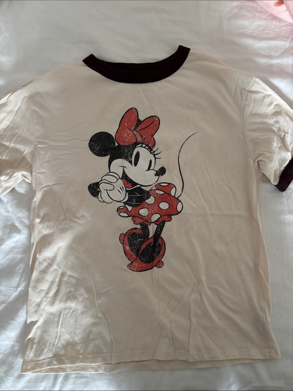 (5/15$) Women’s Cream Minnie Mouse Graphic Tee